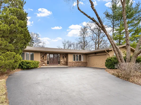 5 Echo Ct, Hawthorn Woods, IL 60047