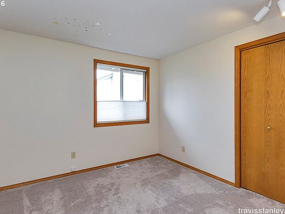 5th image of 659 NE Alexis Ct