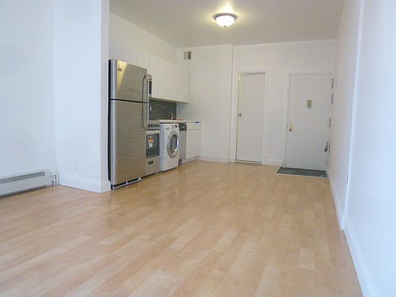 4th image of 2707 Frederick Douglass Blvd APT 12