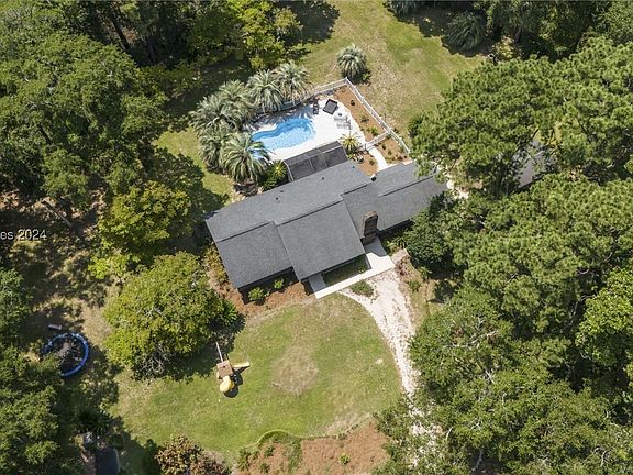 3rd image of 57 Evergreen Lane