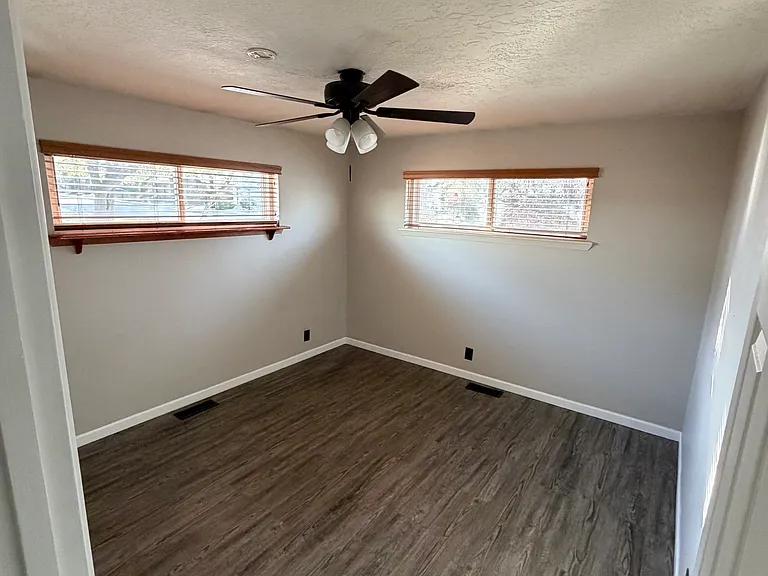 8225 Dellwood Rd NE — Photo 3