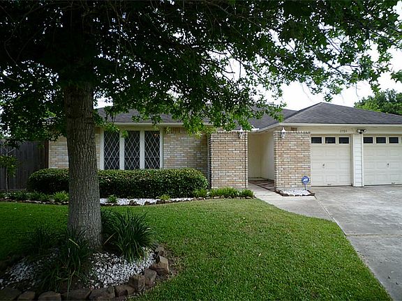 Cul-de-sac lot with large backyard. Nice landscaping in front.