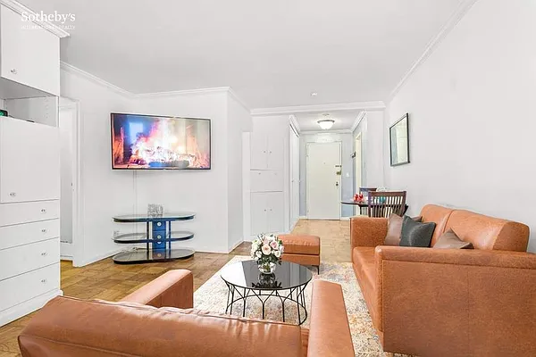 Sold by Sotheby's International Realty | media 16