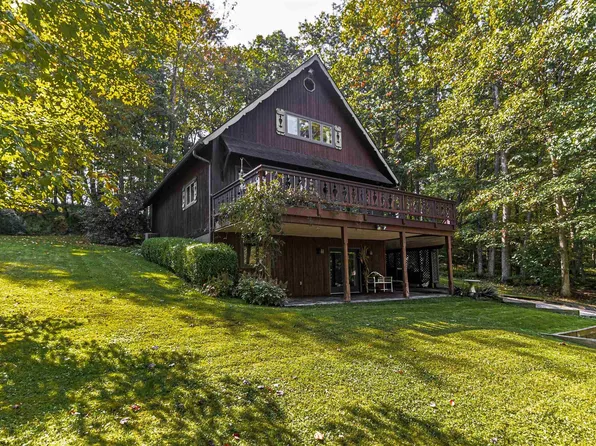 301 Paradise Cir, Morgantown, WV 26508