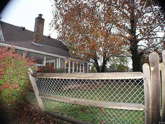 4th image of 1006 E Woods Dr