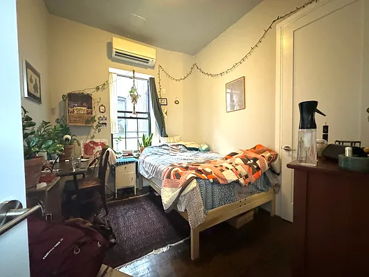 Rented by Pear NYC LLC | media 11