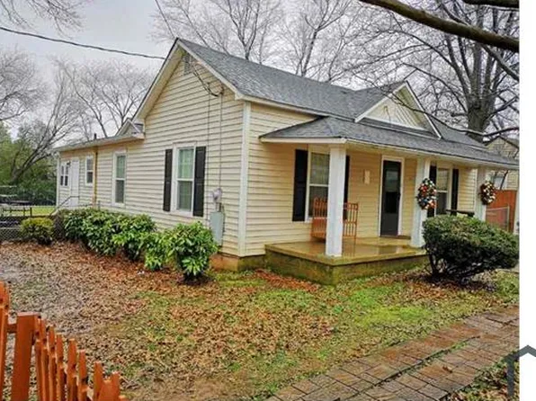 3911 Hewitt St, Greensboro, NC 27407