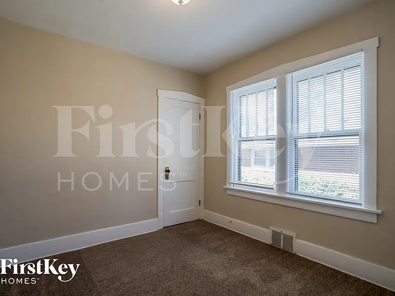 1217 Hickory St — Photo 8