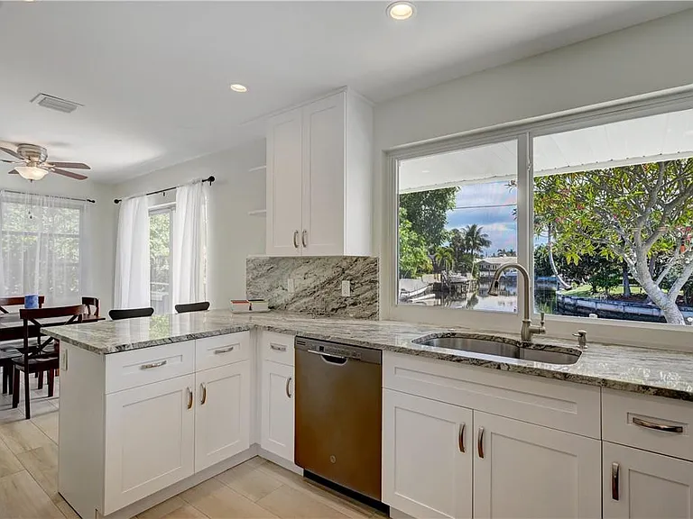 840 SW 7th St — Photo 20