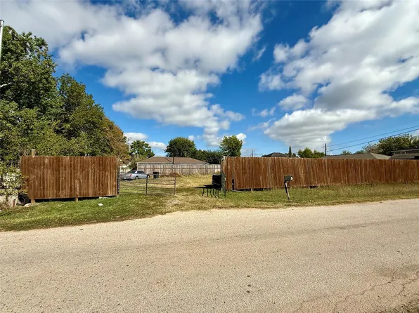 15322 Paul Rd, Sugar Land, TX 77498
