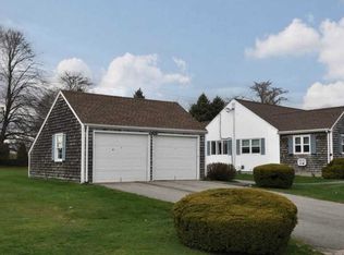 46 Glen Meade Dr APT D, Portsmouth, RI 02871