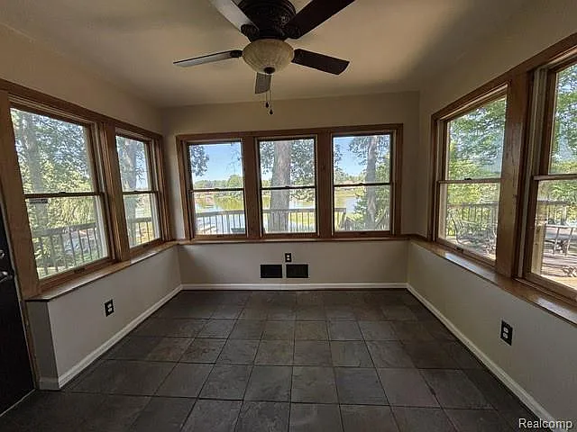 4784 Sylvester Ave — Photo 10