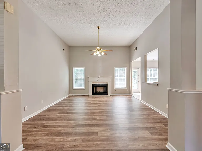 38 Rockport Dr — Photo 2