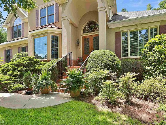 2nd image of 1111 Astoria Ln