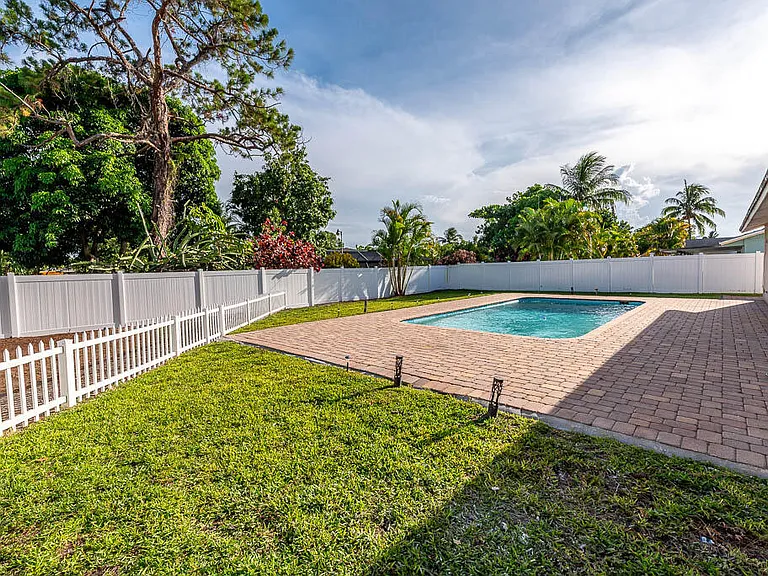 2712 Lake Ida Rd — Photo 2