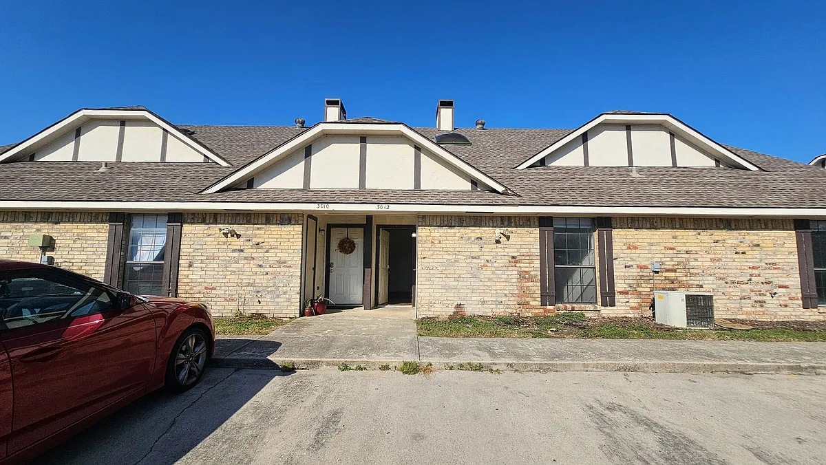 Building Photo - 3008 N Bell Ave
