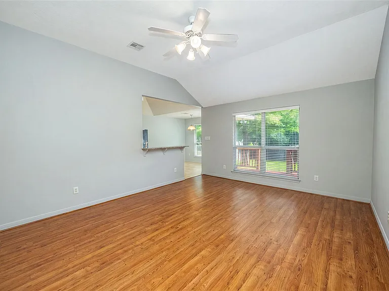 103 Duprie Dr — Photo 3