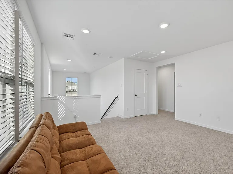 3914 Windy Whisper Dr — Photo 17