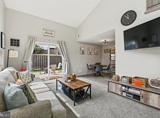 100 Richland Cir, Sterling, VA 20164