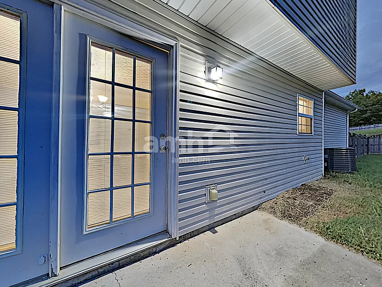 2000 Farmstead Ln — Photo 13