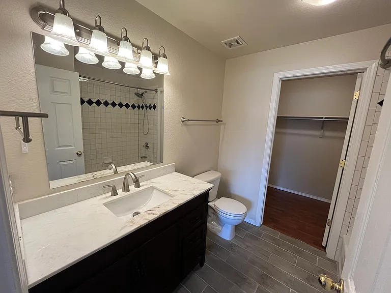 3040 Mandalay Grv #6 — Photo 5