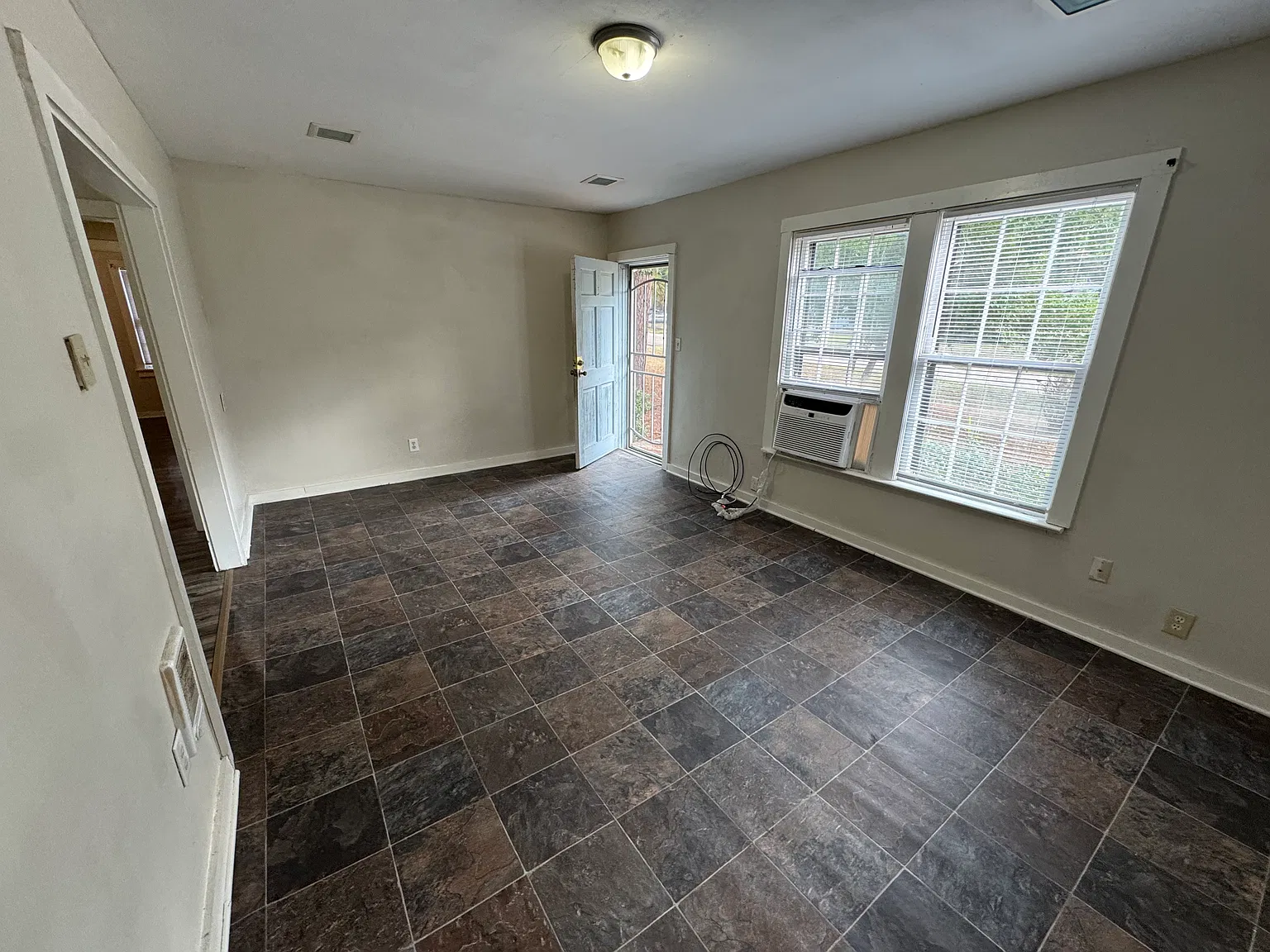 3 bed, 1056 sqft, $850 — Photo 4