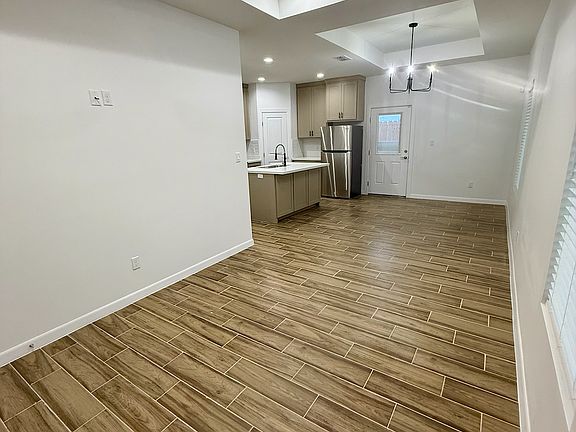 3rd image of 3309 Wolf Creek Ave #2