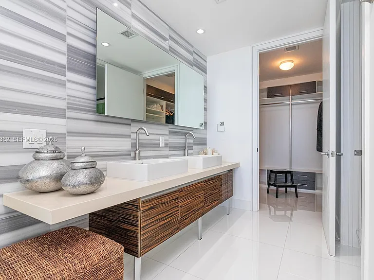 1100 Biscayne Blvd #4103 — Photo 14