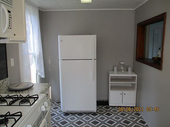 5th image of 1007 Lincoln St