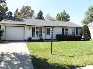 6627 N Randwick Rd, Peoria, IL 61615