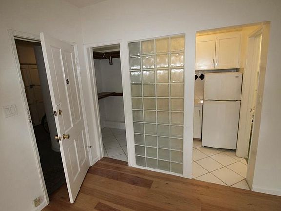 4th image of 632 S Cloverdale Ave APT 202