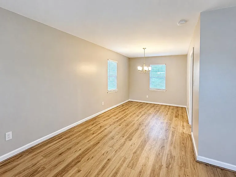 247 Brookside Ct — Photo 4