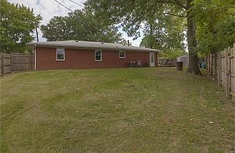 3rd image of 901 Peony Dr