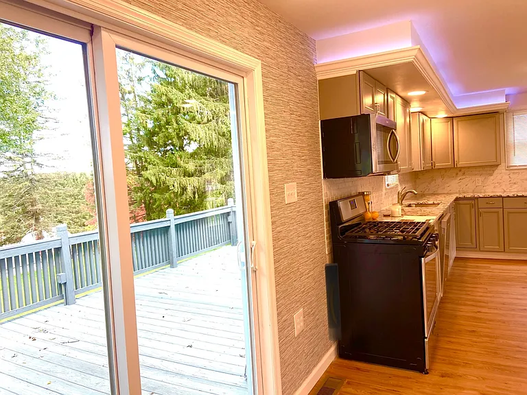 218 Highland Ave — Photo 4