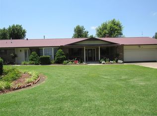 612 Iris Dr, Checotah, OK 74426