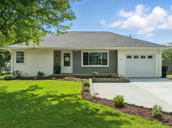 300 S Pine St, Valley, NE 68064