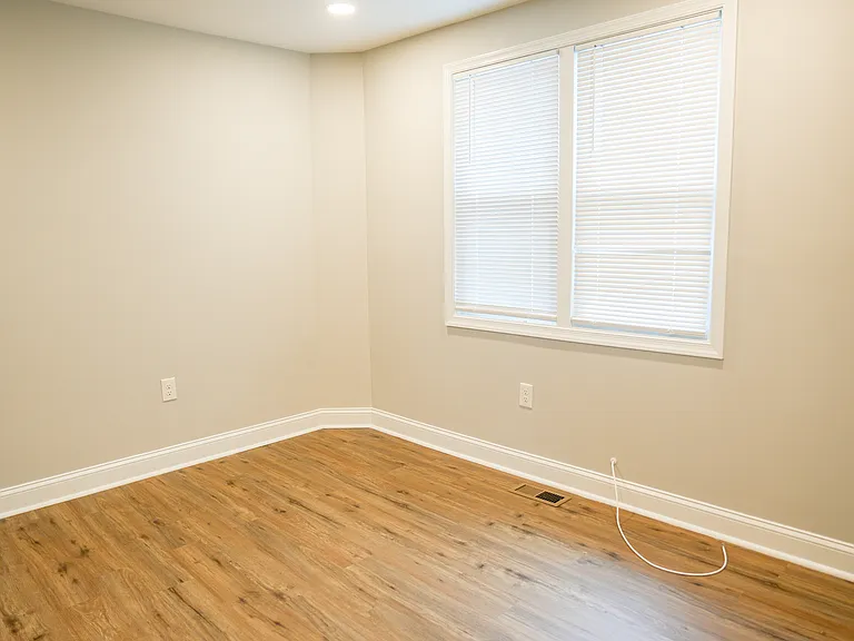 2205 Southern Ave — Photo 2