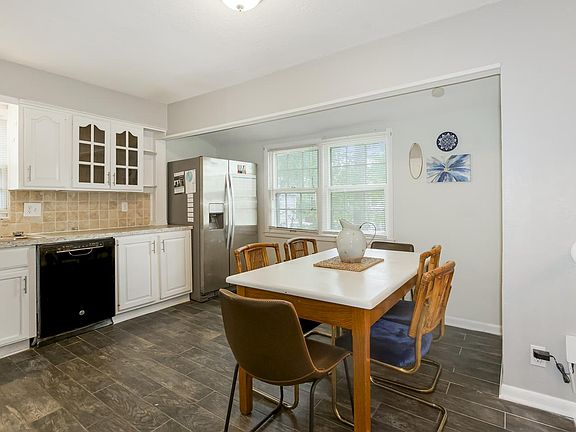 5th image of 604 NE Ash St #18106513