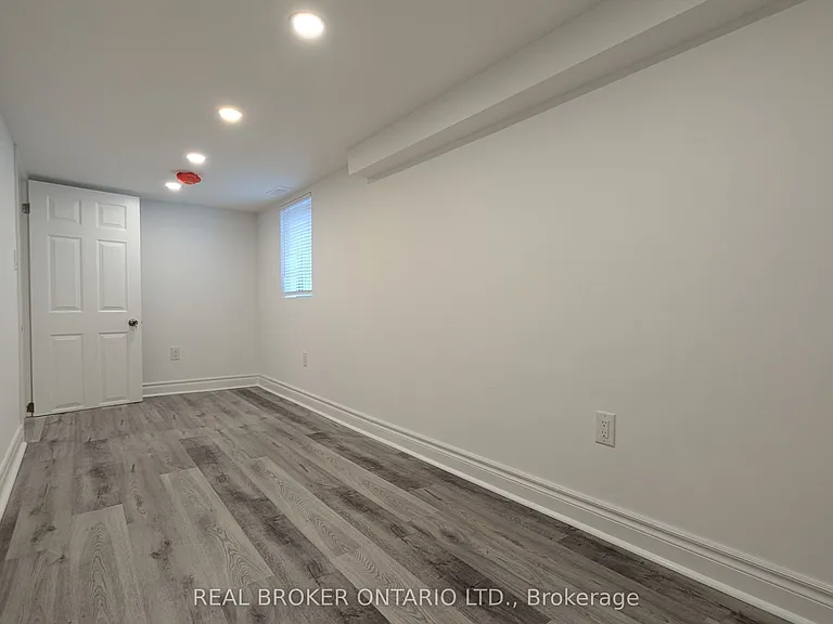 1150 Woodbine Ave #4 — Photo 4