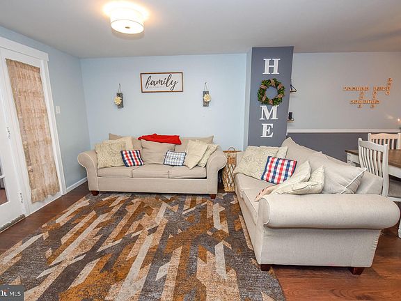 2nd image of 2820 Sellers St