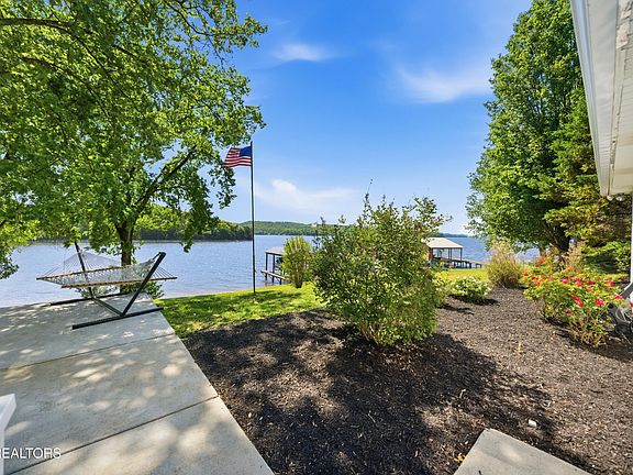 35th image of 235 Phillips Dr