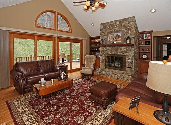 4th image of 760 Evergreen Farm Cir