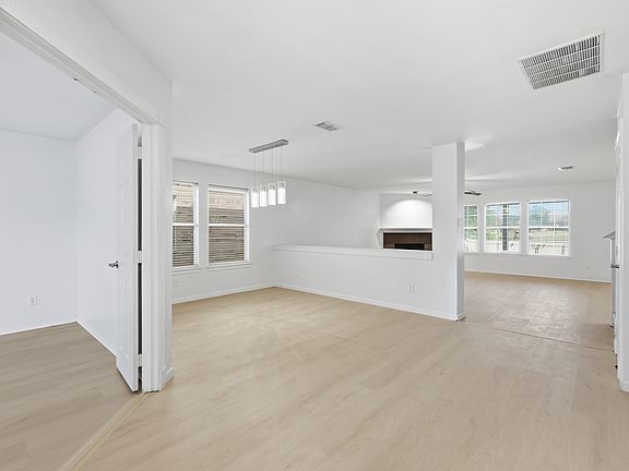 5th image of 417 Niagara Falls Dr