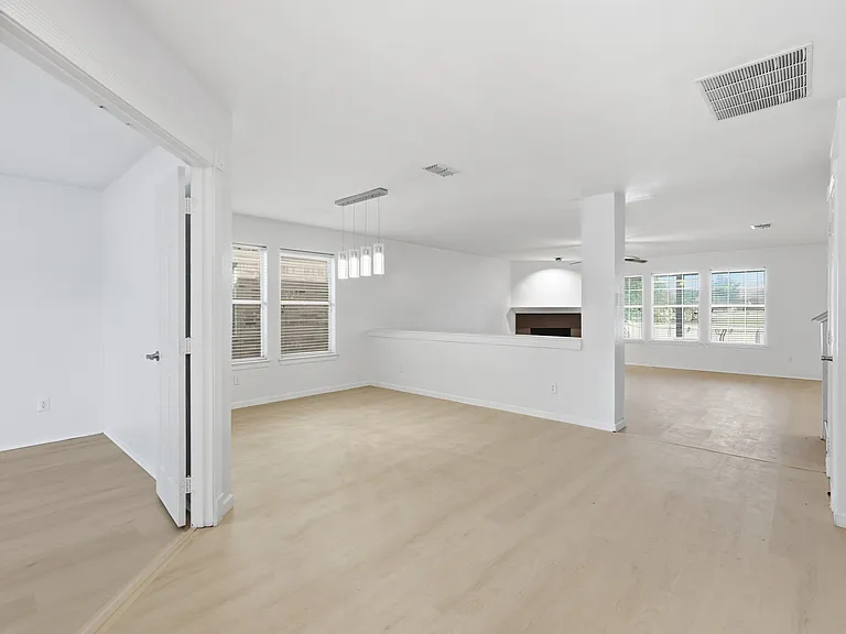 417 Niagara Falls Dr — Photo 5