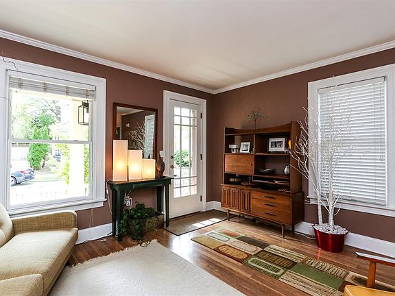 4th image of 309 Oak St