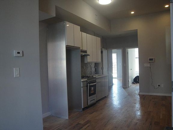 4th image of 238 Vernon Ave