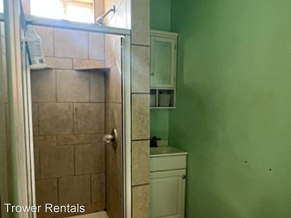 3rd image of 1025 N Dixie Blvd Unit A