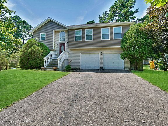 2nd image of 140 Colonial Dr