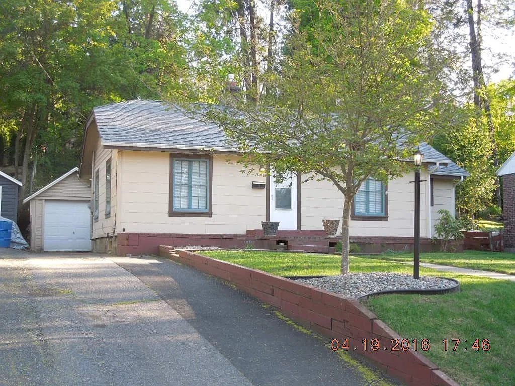 2 bed, 900 sqft, $1,950 — Photo 2
