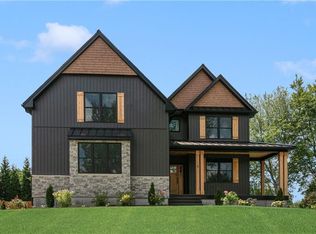 5 Braeburn Cir, Cranston, RI 02921